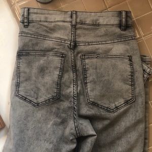 H&M High waisted jeans Size 4